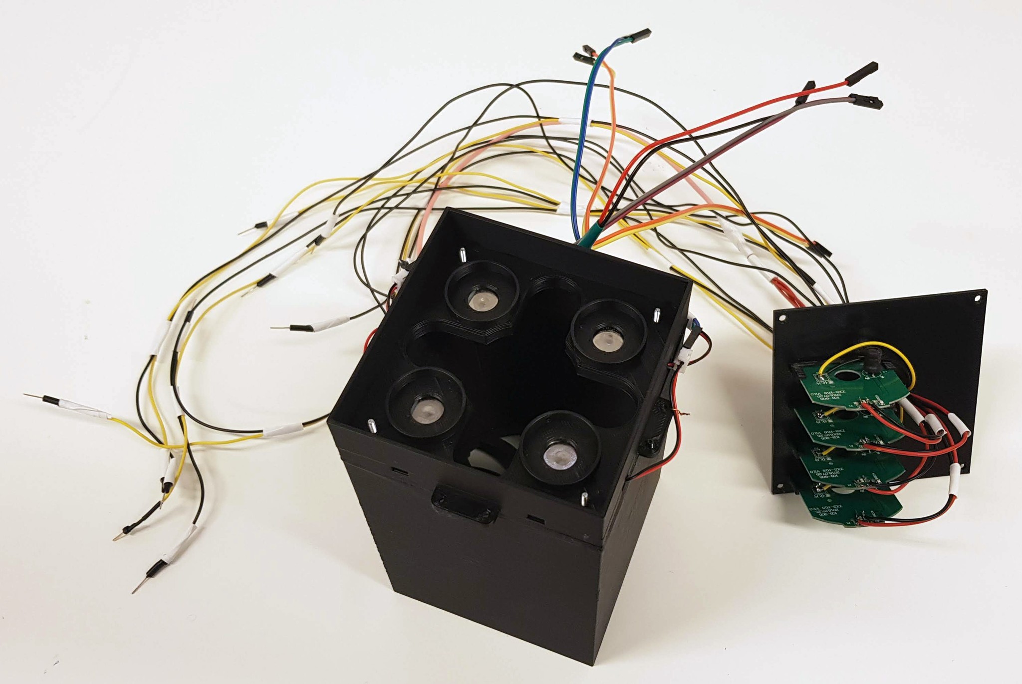 Scentony, a dynamic scent mixing device – Liam Aljundi